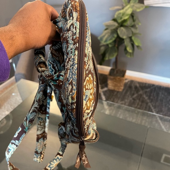 GORGEOUS Vera Bradley Bag. Great Condition. SALE! - Picture 3 of 4